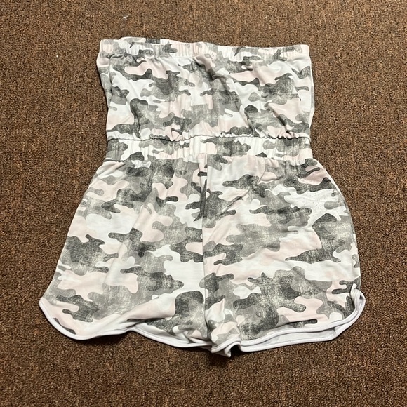 Almost Famous strapless romper - Picture 2 of 3